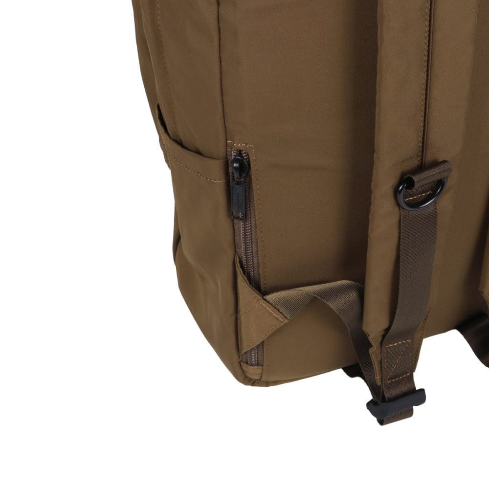 定期入れなどにちょうど良いジップポケット