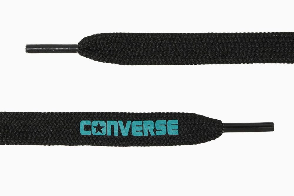 シューレースの先に入ったCONVERSEロゴ