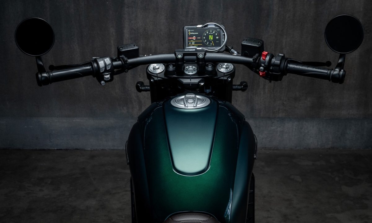 楽なハンドルポジションに視認性の高いTFTディスプレイ