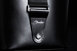 【ギターストラップが装着できる!?】フェンダーの「限定2WAYバッグ」が傑作。経年変化も楽しめる