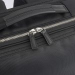 メインファスナーに変色や錆びに強いステンレスファスナーを採用