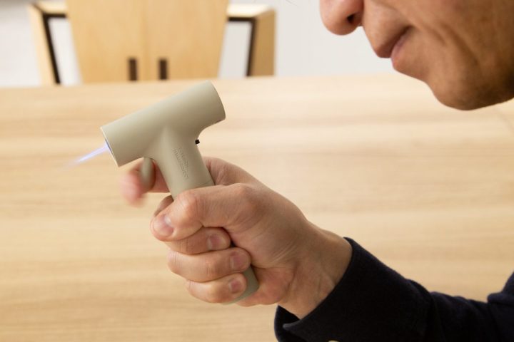 【キャンプギア界に革命】ガストーチの正解が出た!「1300℃の火力で手のひらサイズ」無骨さゼロのTTorchを試してみた