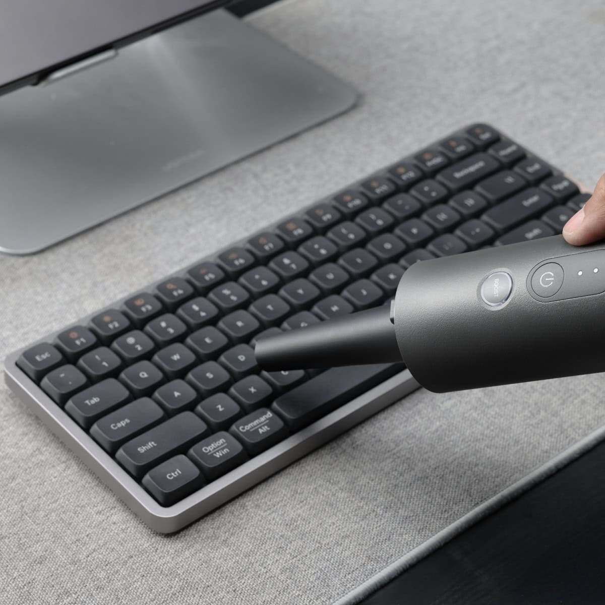 「HOTO 4WAYクリーナーPRO」は小型なので、ちょこっと掃除に役立ちます