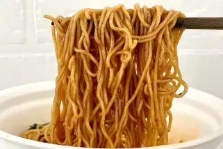 【カップ焼きそば大賞2025】ヤバうまかった!3万食食べた即席麺マニア絶賛の年間ベスト3杯「1位は高級店の味を再現したノンフライ麺の傑作」