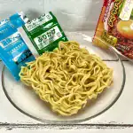 明星食品 明星 麺神 辛旨台湾まぜそば／。麺は独自「生めん風3層極太製法」という表面はつるりとして、中はもっちり食感という多重構造になっています