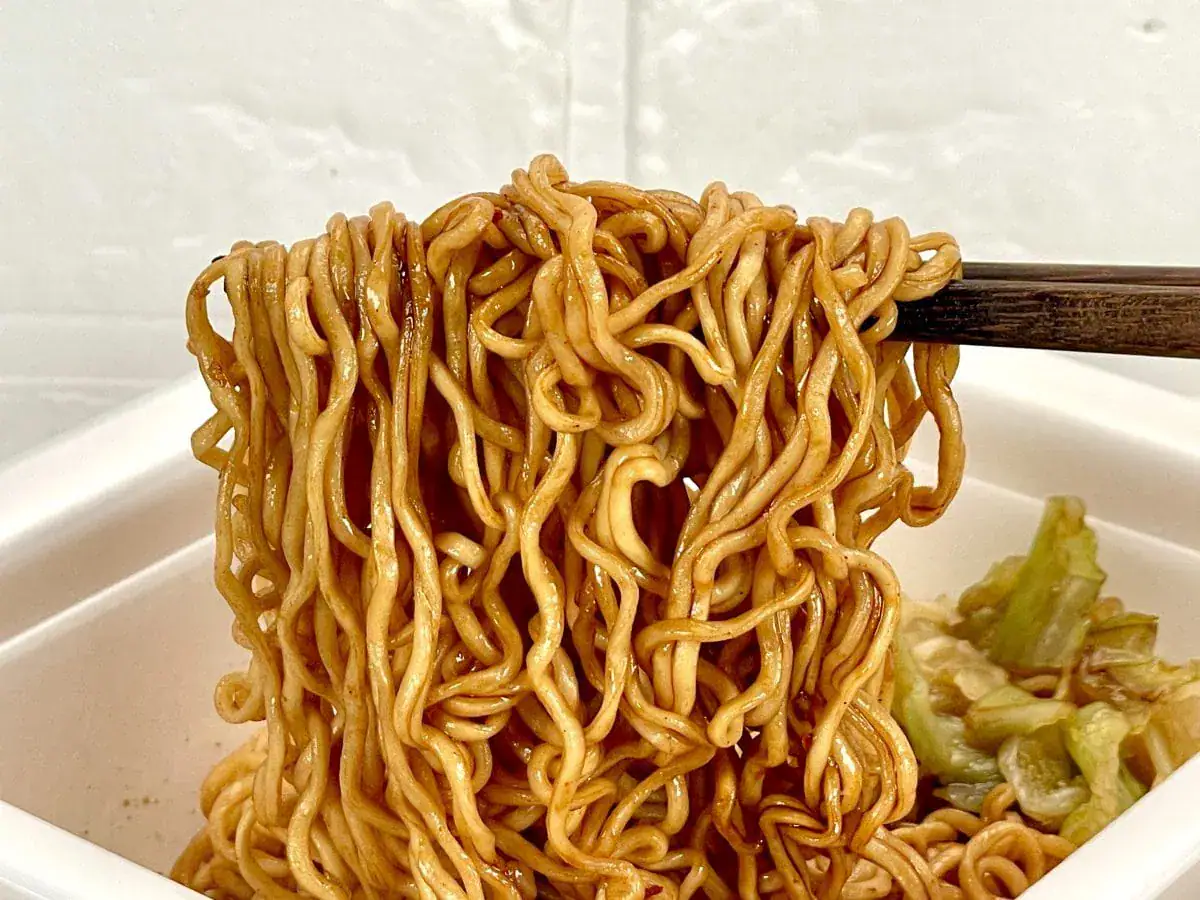 日清食品
日清ソース焼そばカップ チキンスープ付き／飾らないけれど飽きのこない、コスパ最高のカップ焼きそば