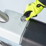 シート前方にあるGE-N3マークにNFCカードキーをタッチすると電源がオン/オフとなる