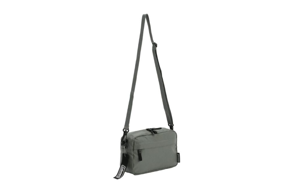 コールマン「ユニウォーカーポーチ」￥3,960／約24(W)&times;15(H)&times;8(D)㎝