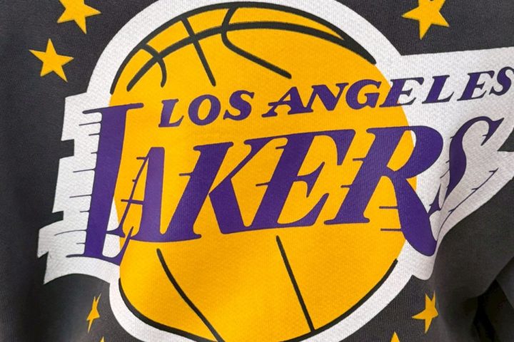 【大人が着たいNBAコラボ】マッドハッピー×レイカーズの「パープル&ゴールド」が洗練されすぎている