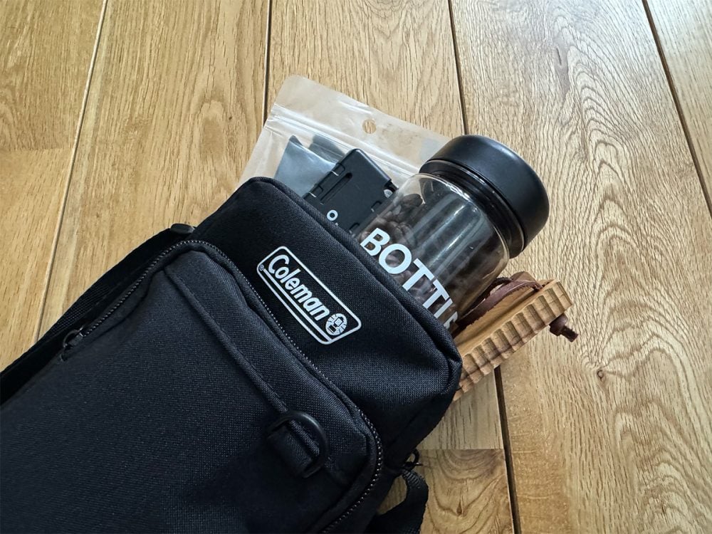 豆・ライター・ドリッパー・鍋敷きがメインコンパートメントに収納できる