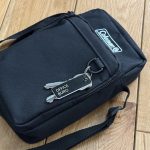 フロントにはキーリングを備えており、お気に入りのチャームを付けたり、リード式の鍵を付けたりとアレンジも楽しそう