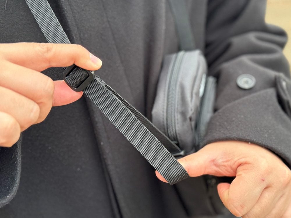 ショルダーストラップの長さは調整可能