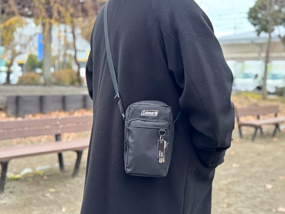 ストラップを長くすれば斜め掛けのショルダーバッグとしても使える