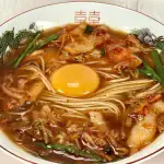 池利 奈良の大仏スタミナ拉麺／オススメトッピングには「キムチ」と「チューブにんにく」をたっぷり入れ、卵黄をのせるとまさに「天理ラーメン」の出来がりです