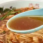 池利 奈良の大仏スタミナ拉麺／大仏スタミナ拉麺は唐辛子の辛味の後に、野菜の甘みや醤油のコクが広がる「辛いけど旨い」スープ