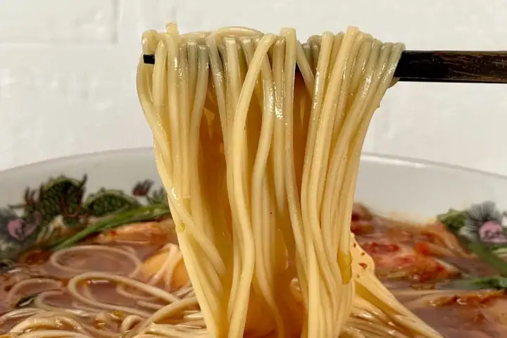 【この袋麺がヤバうまかった】常識破りの太麺化が止まらない!即席麺マニアが選ぶ「2025年袋麺大賞」ベスト3