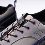 コードを引くだけで簡単にフィットするクイックレースを採用し、スムーズな着脱を実現