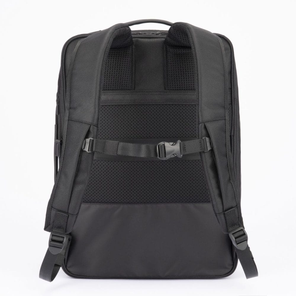 背負い心地を一段と高める「ユニバーサルハーネス」をシリーズ初搭載