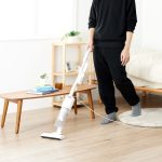 「出す→使う→しまう」の流れがワンアクションで完結。掃除したいときにサッと取り出して、終わったらそのままスッと立てておくだけ