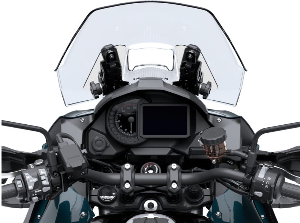 ワイドなハンドルバーは、リラックスしつつも操作性に優れたアップライトなポジションを実現