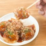 中の生地がとろりと溶け出す感じは冷凍物とは思えないリアル屋台風たこ焼きの食感です