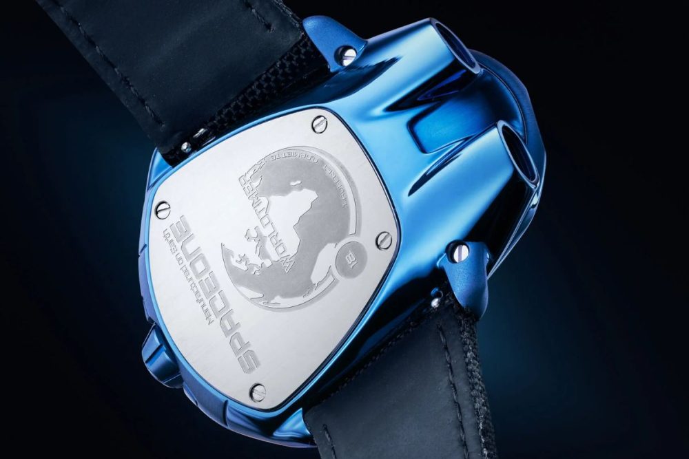 裏蓋はスクリューバック仕様とすることで高い耐久性を確保