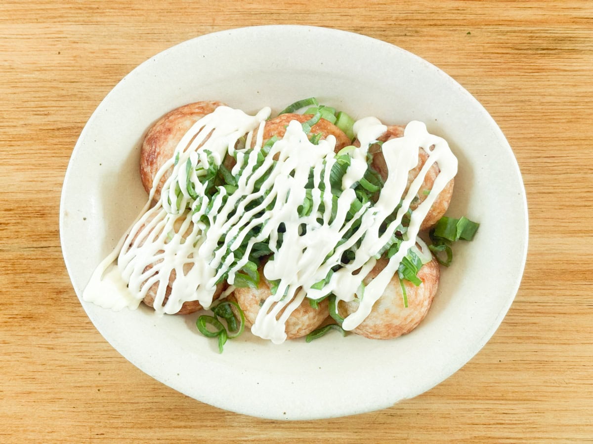 ネギのシャキシャキ食感と辛味がクセになりそうな大人味のたこ焼き！