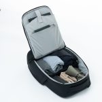 メインスペースはクッション入りのPCケースが備わります