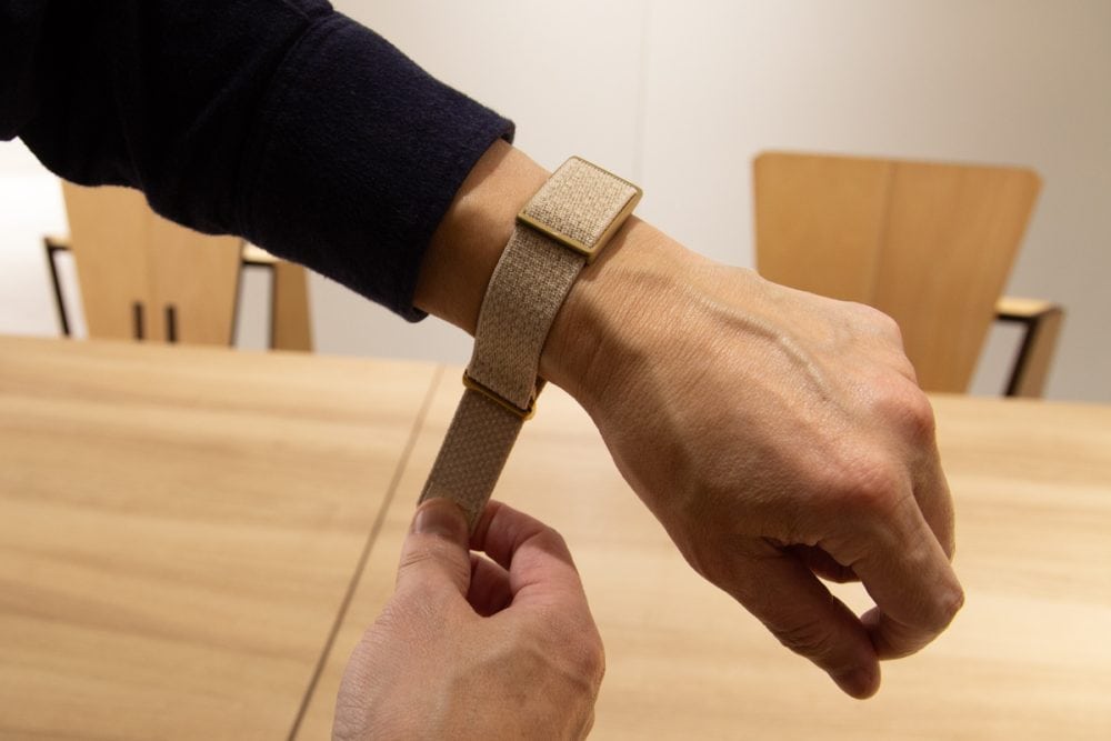 スクリーンレスタイプのウェアラブルデバイスが、新しいモノや体験を応援購⼊できるMakuakeで先行予約開始