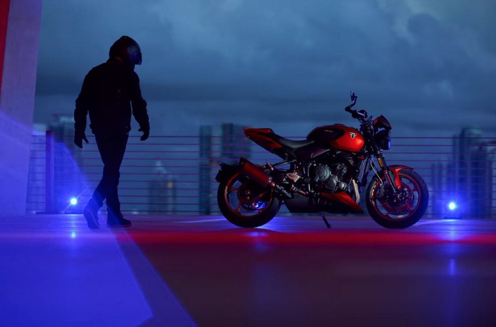 走行シーンに応じて最適な走りをセレクトできる3種類（スポーツ、ロード、レイン）のライディングモードも搭載