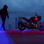 走行シーンに応じて最適な走りをセレクトできる3種類（スポーツ、ロード、レイン）のライディングモードも搭載