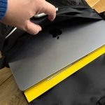 メイン収納部には14インチのノートPCとA4サイズのファイルが収まる