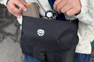 【これが付録!?】シャカの「8ポケットバッグ」が収納力オバケすぎた!PCも入る神スペックのメッセンジャーをスタイリストが解説