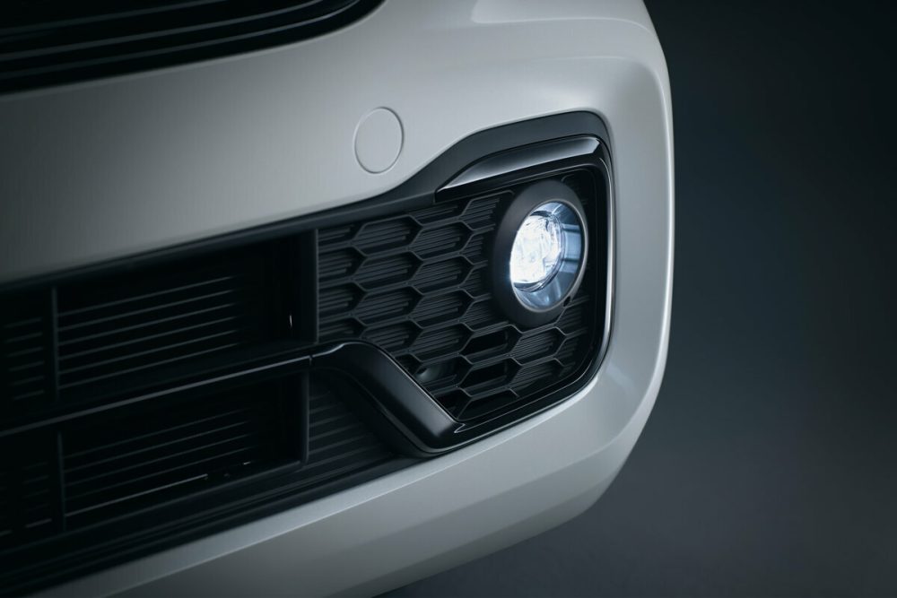 特別装備のLEDフォグライト、フォグライトガーニッシュはベルリナブラック塗装