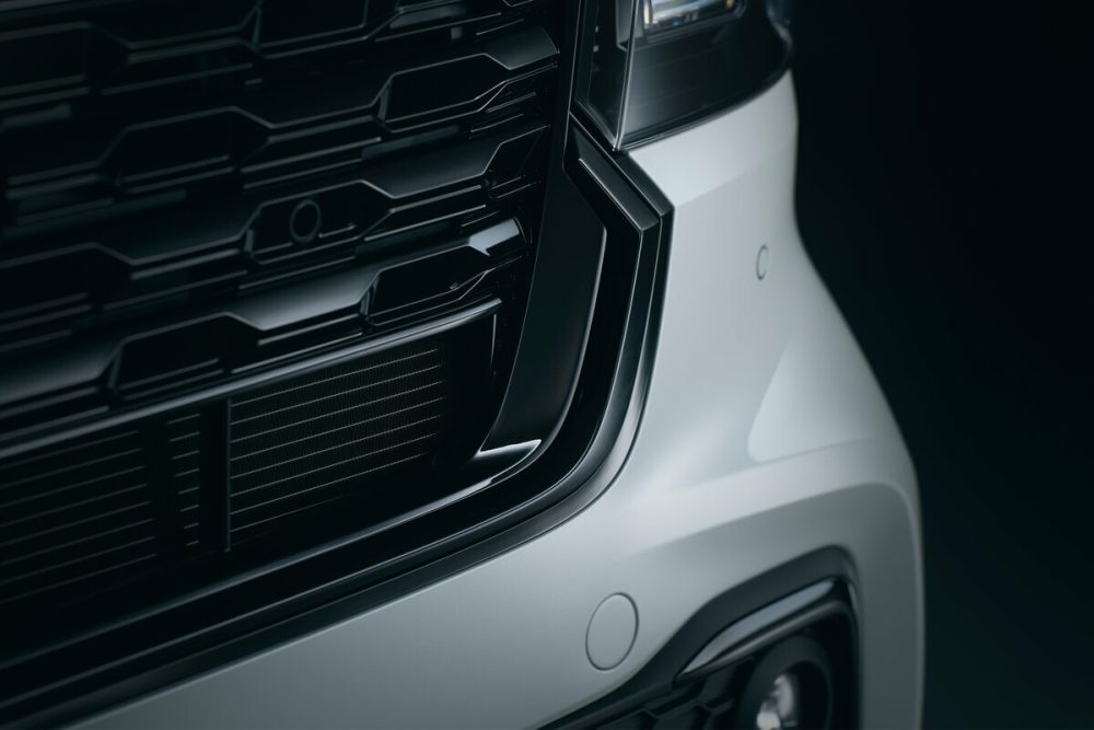 ベルリナブラック塗装のカスタムデザインフロントグリル