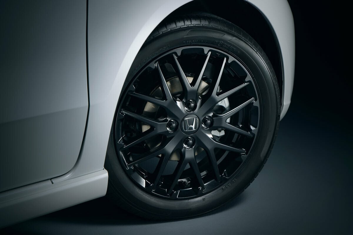 軽の王者が本気出した】この黒はカッコいい！N-BOXカスタム特別仕様車