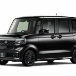 ボディカラーは「クリスタルブラック・パール」「プラチナホワイト・パール 」「メテオロイドグレー・メタリック」の全3色