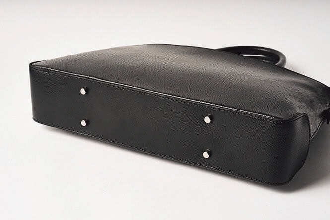 自立の秘密は底鋲にあり！