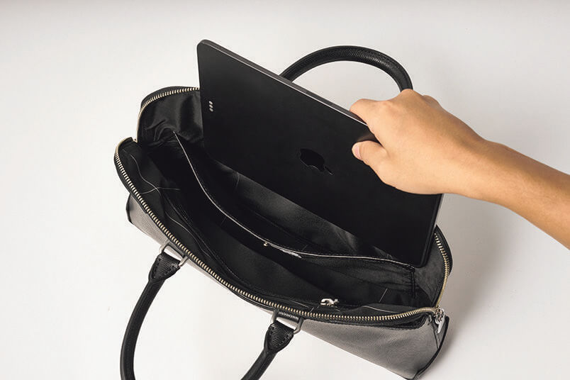 タブレットも収納できる