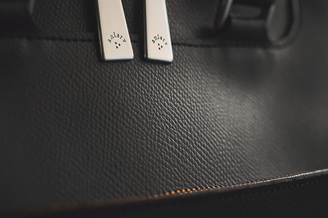 特殊加工が施された本革