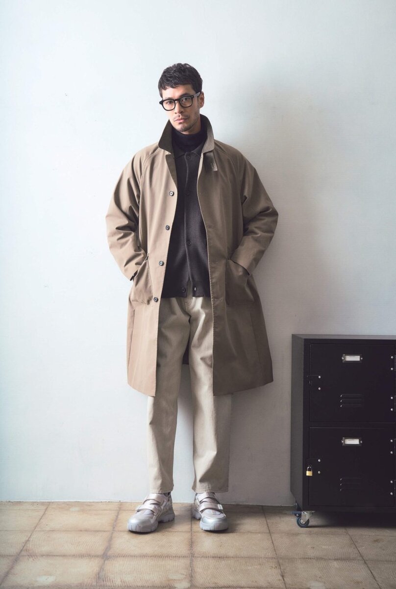 大人っぽいスタイリングにこそ足元をシャカで決めてこなれ感を！