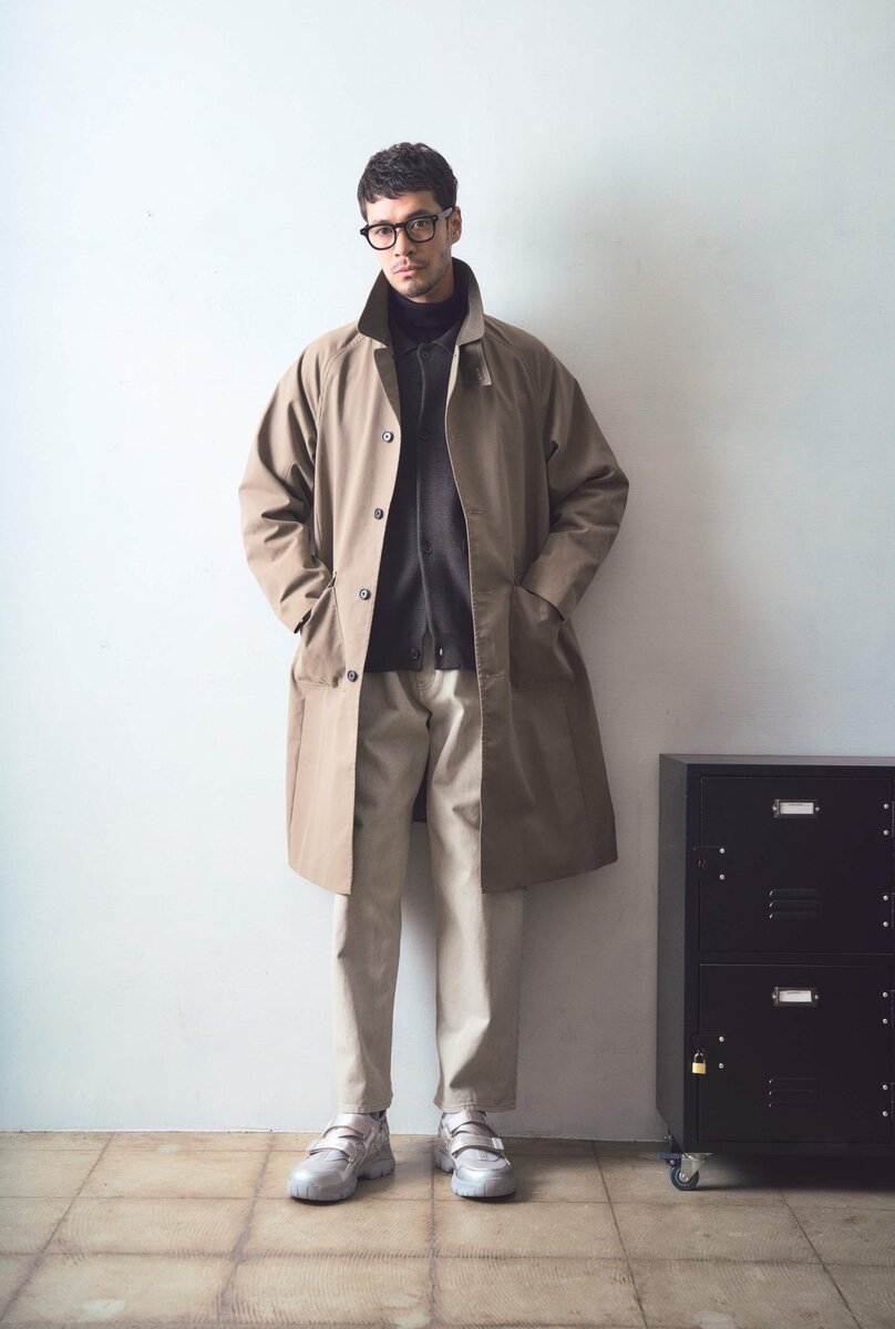 大人っぽいスタイリングにこそ足元をシャカで決めてこなれ感を！