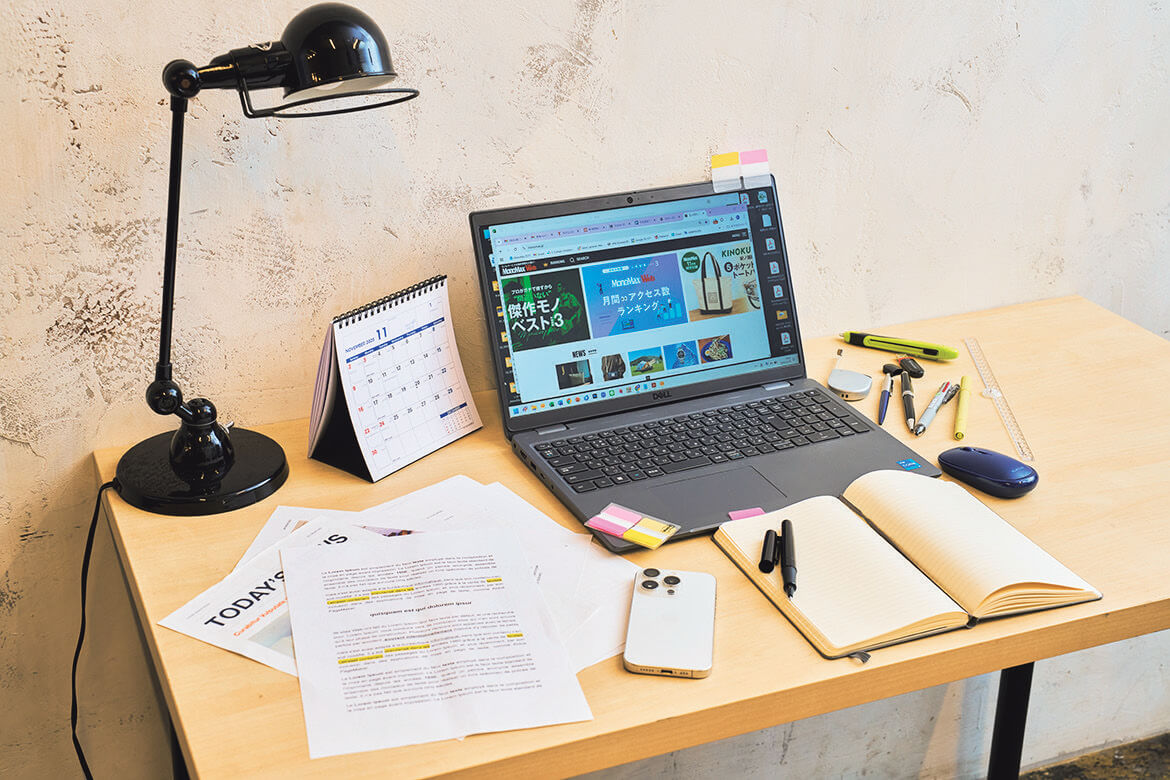 モノが多いデスク