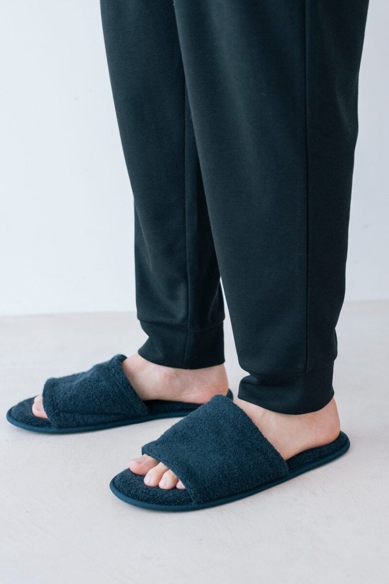 裾にもリブが。生地自体も厚くなっている