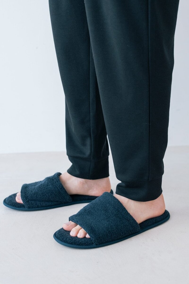 裾にもリブが。生地自体も厚くなっている