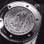 鉄道時計製造から始まった歴史を雄弁に物語る裏蓋