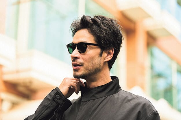 襟はスタンドカラーに