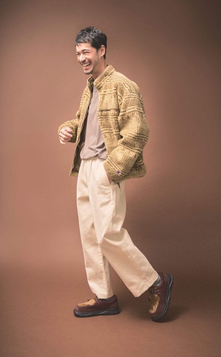 毛足の長いファーが足元を印象的に飾る！