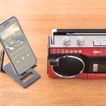 スマホとラジオの写真、便利なガジェットと付録の紹介に最適.