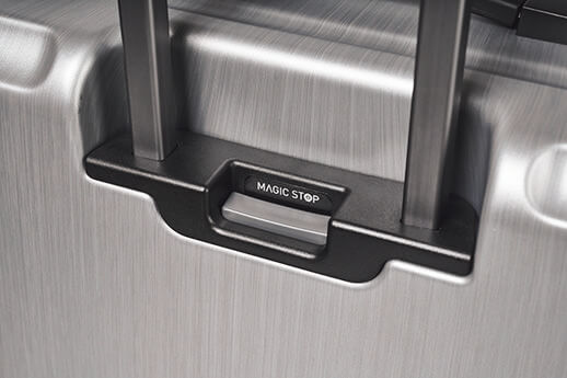 便利なキャスターストッパー機能搭載